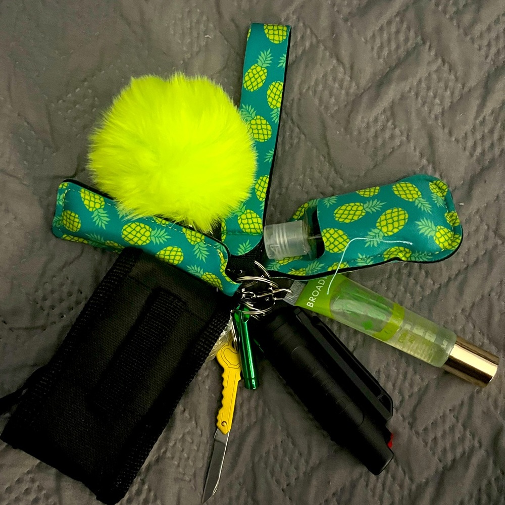 Pineapples - Women’s Essential Keychain